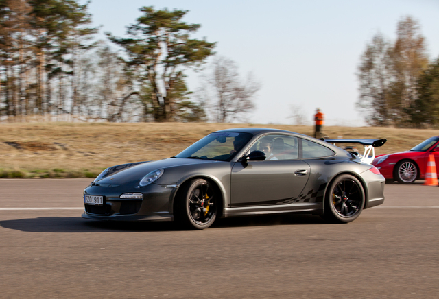 „Omnitel 1000 km lenktynėse“ – „Porsche“ desantas